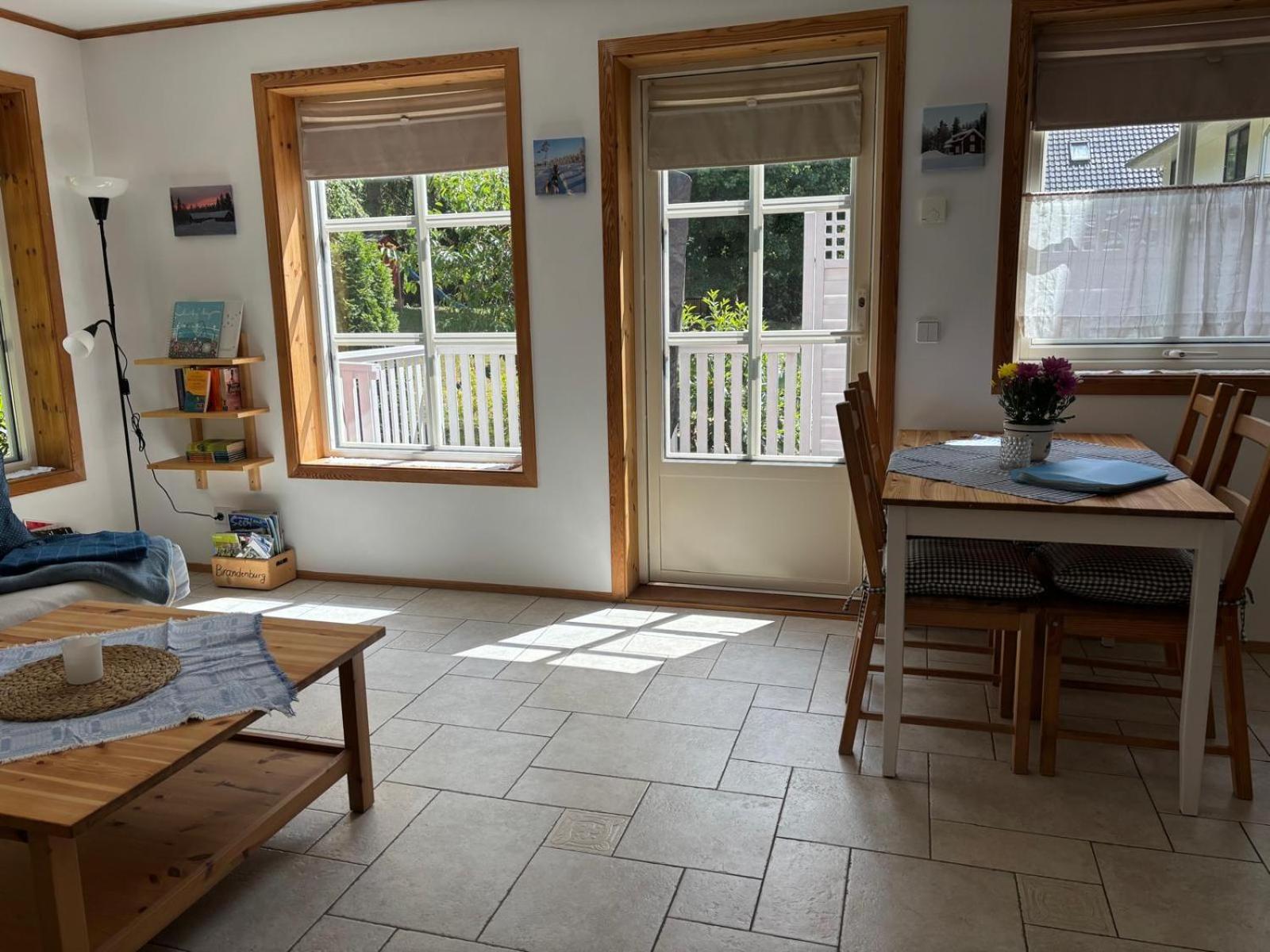 Toms Stuga Ferienwohnung Schöneiche エクステリア 写真